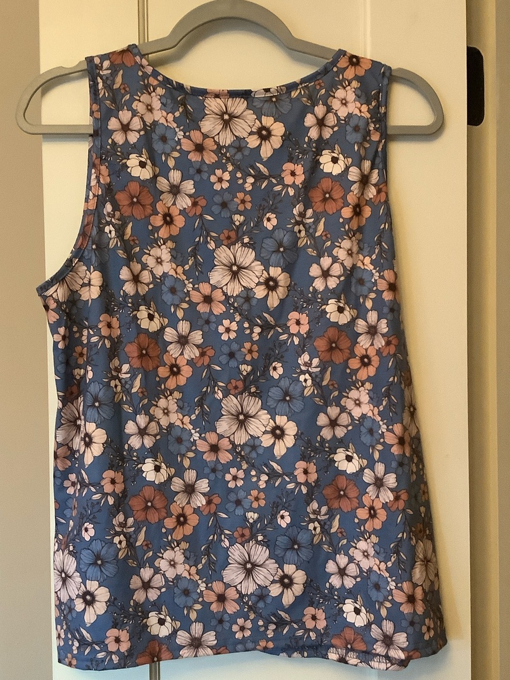 SHEIN Blue Floral Sleeveless Tank Top - Picture 4 of 4